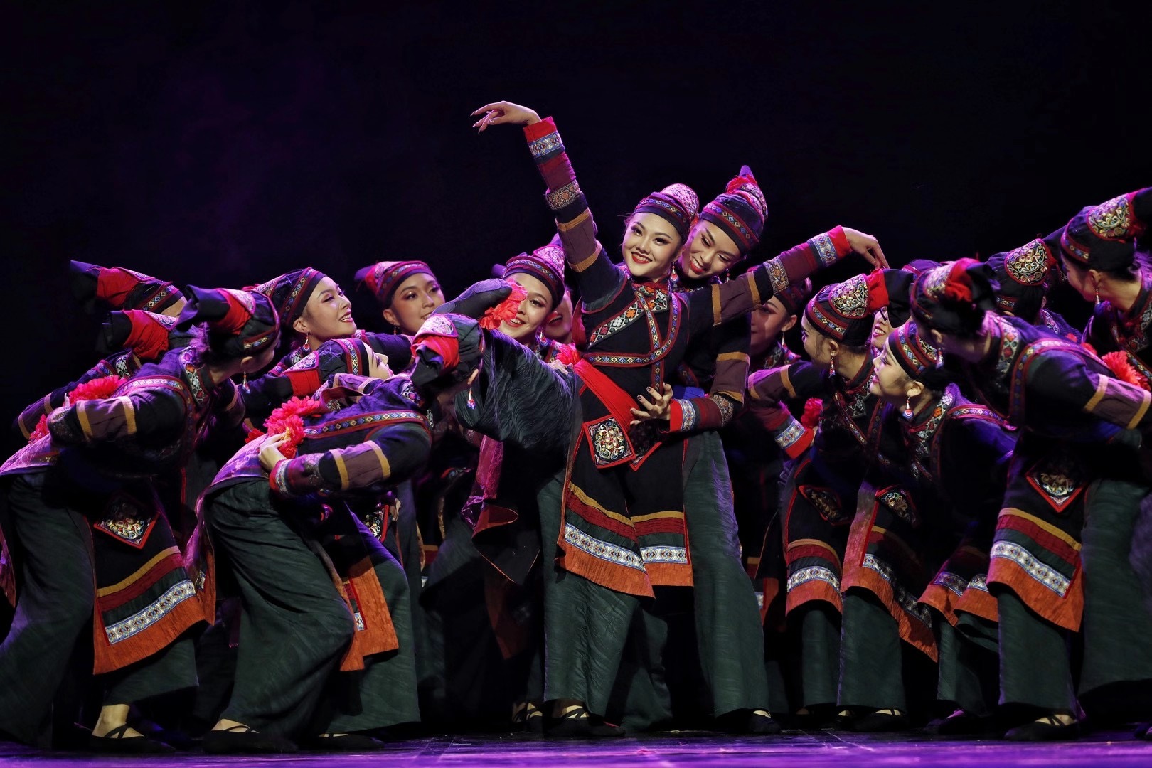 世界之巅的圆舞——藏族锅庄 - 知乎